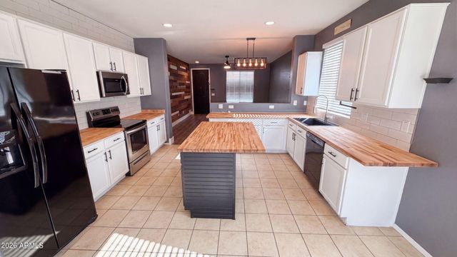 18175 W CARLOTA Lane, Surprise, AZ 85387