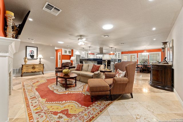 338 Prinz Dr, San Antonio, TX 78213