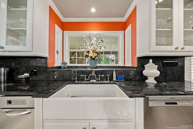 338 Prinz Dr, San Antonio, TX 78213