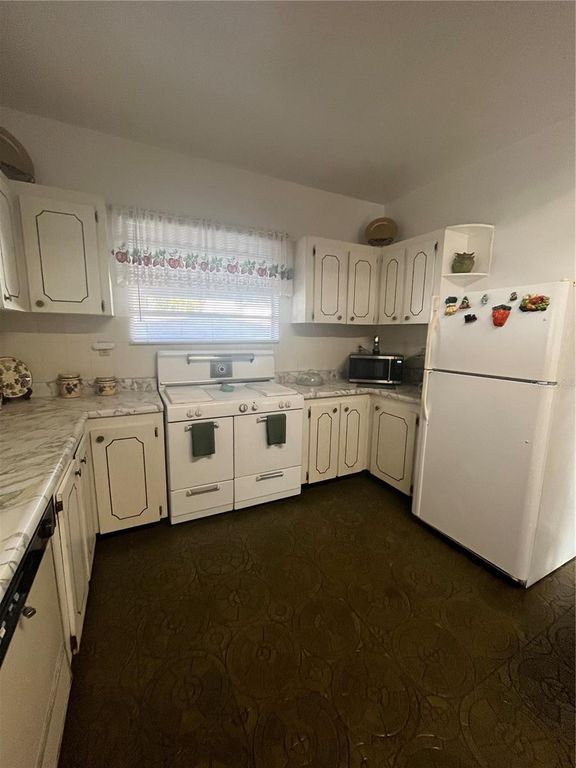 Image 11 of property listing at 2405 CORRINE STREET, Tampa, FL 33605