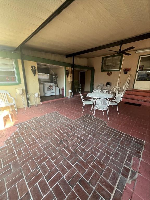 Image 28 of property listing at 2405 CORRINE STREET, Tampa, FL 33605