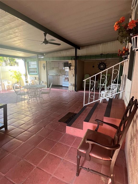 Image 29 of property listing at 2405 CORRINE STREET, Tampa, FL 33605