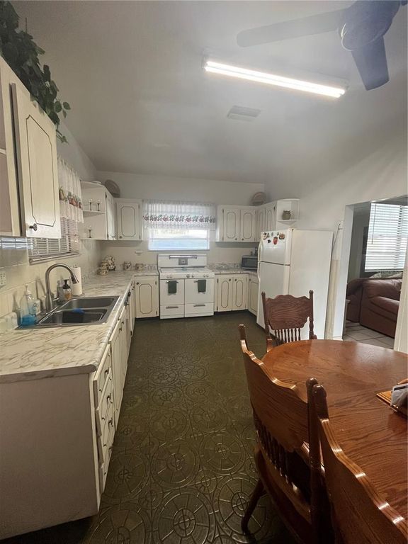 Image 10 of property listing at 2405 CORRINE STREET, Tampa, FL 33605