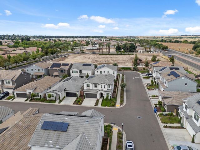 1257 E Via Ulivo, Fresno, CA 93730
