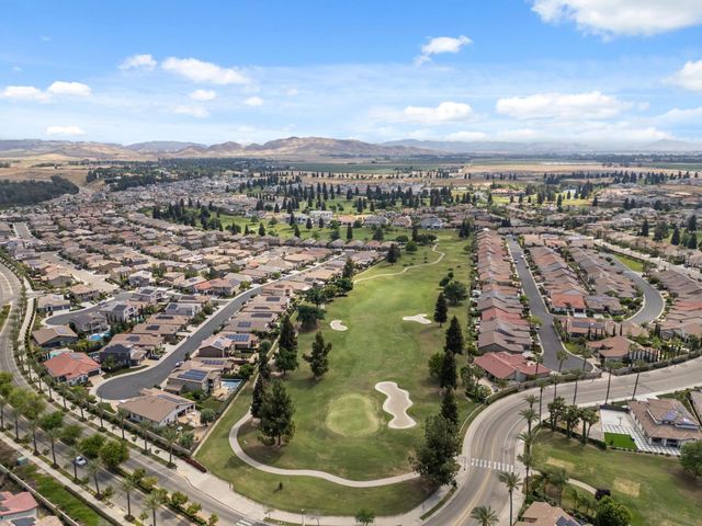 1257 E Via Ulivo, Fresno, CA 93730