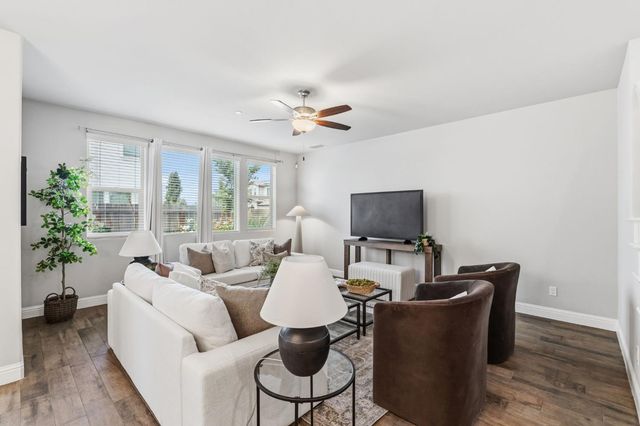 1257 E Via Ulivo, Fresno, CA 93730