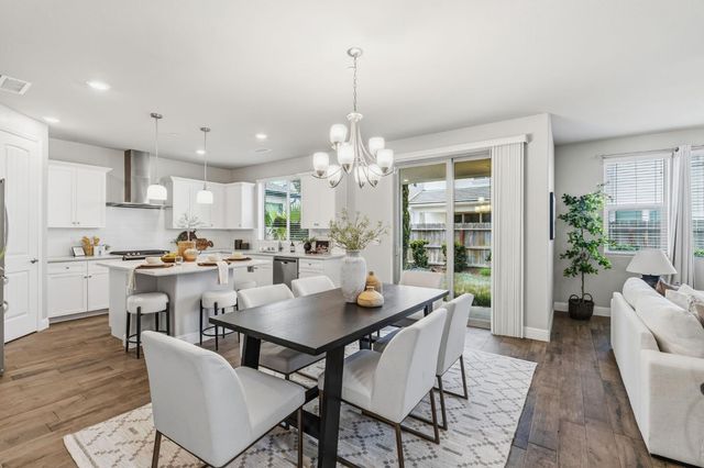 1257 E Via Ulivo, Fresno, CA 93730