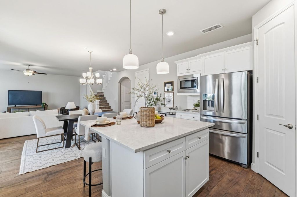Image 11 of property listing at 1257 E Via Ulivo, Fresno, CA 93730