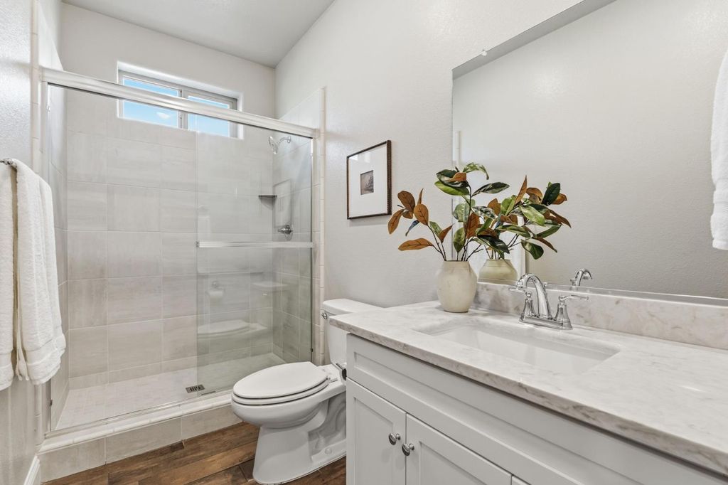 Image 14 of property listing at 1257 E Via Ulivo, Fresno, CA 93730