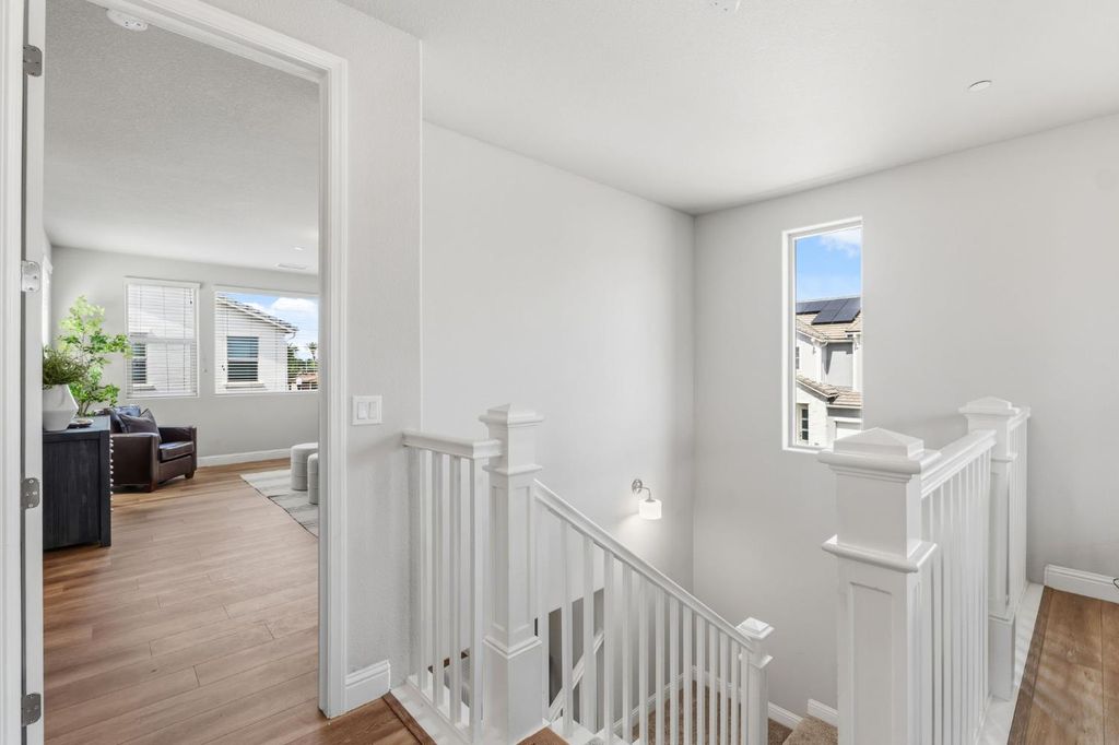 Image 15 of property listing at 1257 E Via Ulivo, Fresno, CA 93730