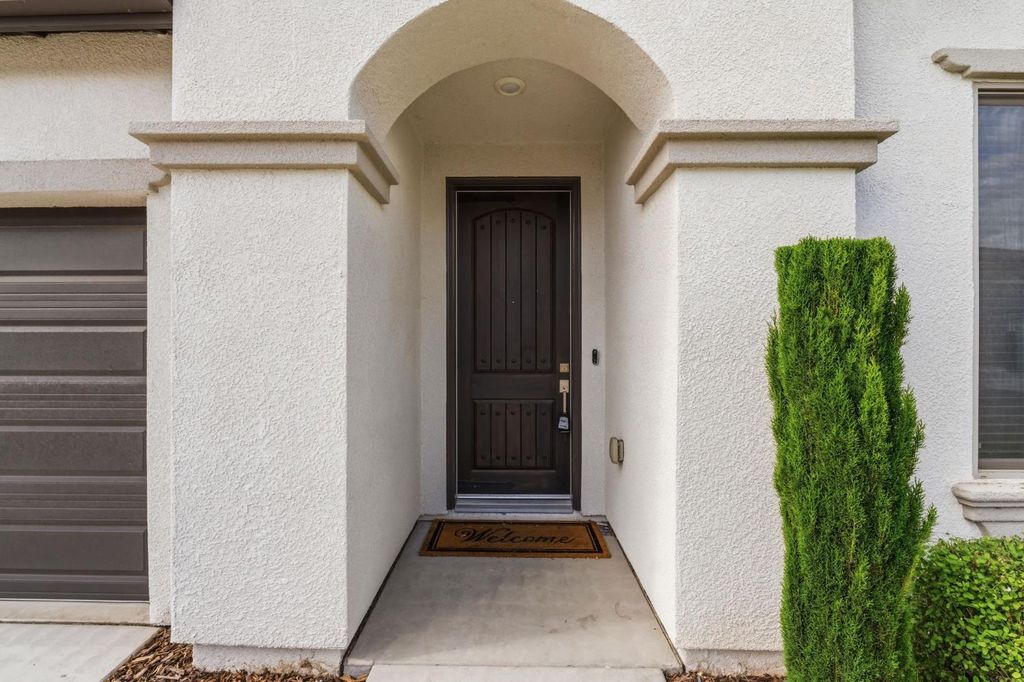 Image 2 of property listing at 1257 E Via Ulivo, Fresno, CA 93730