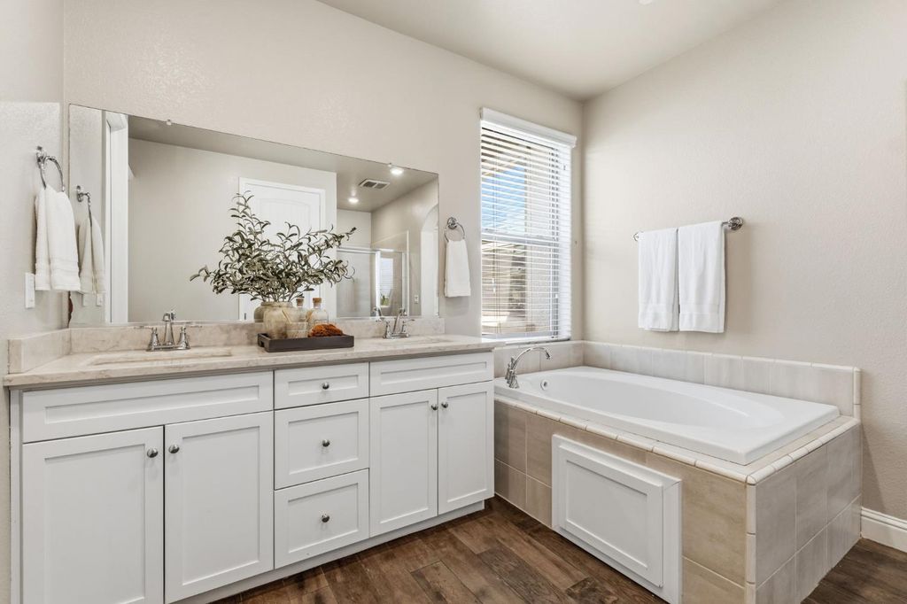 Image 21 of property listing at 1257 E Via Ulivo, Fresno, CA 93730