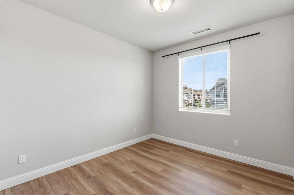 Image 24 of property listing at 1257 E Via Ulivo, Fresno, CA 93730