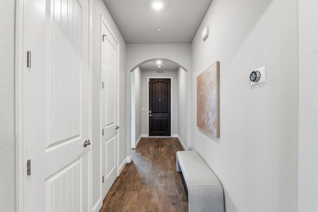 Image 3 of property listing at 1257 E Via Ulivo, Fresno, CA 93730