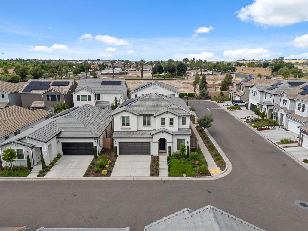 Image 31 of property listing at 1257 E Via Ulivo, Fresno, CA 93730