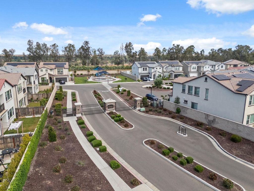 Image 37 of property listing at 1257 E Via Ulivo, Fresno, CA 93730