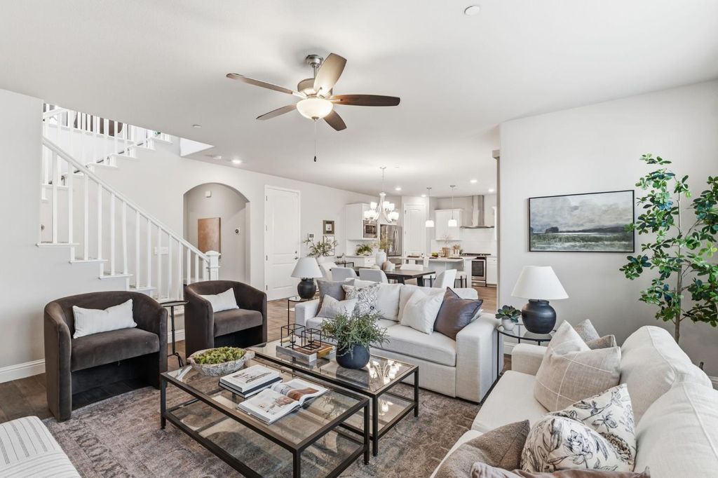 Image 5 of property listing at 1257 E Via Ulivo, Fresno, CA 93730