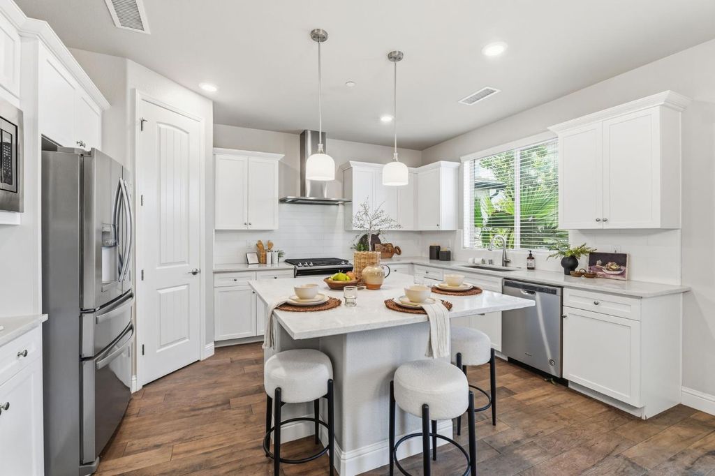 Image 9 of property listing at 1257 E Via Ulivo, Fresno, CA 93730