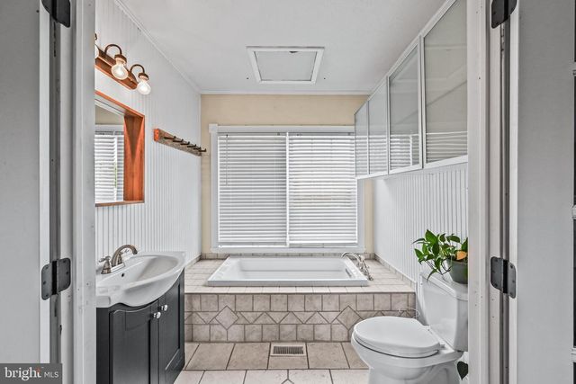 41 BUGLER DR, New Oxford, PA 17350