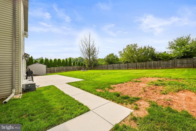 41 BUGLER DR, New Oxford, PA 17350