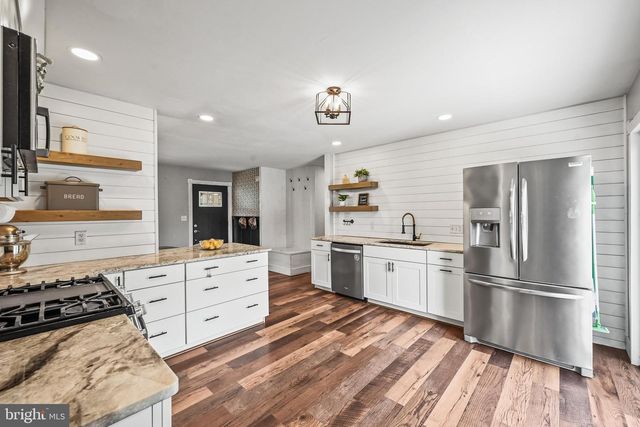 41 BUGLER DR, New Oxford, PA 17350