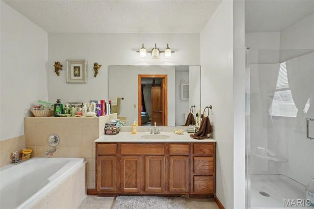 12126 Meade Drive, Wright City, MO 63390