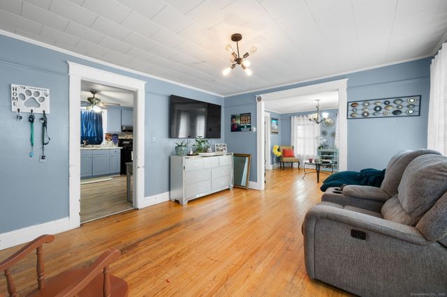 28 West High Street, New London, CT 06320