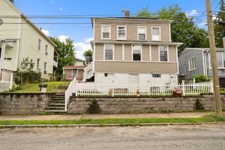 28 West High Street, New London, CT 06320