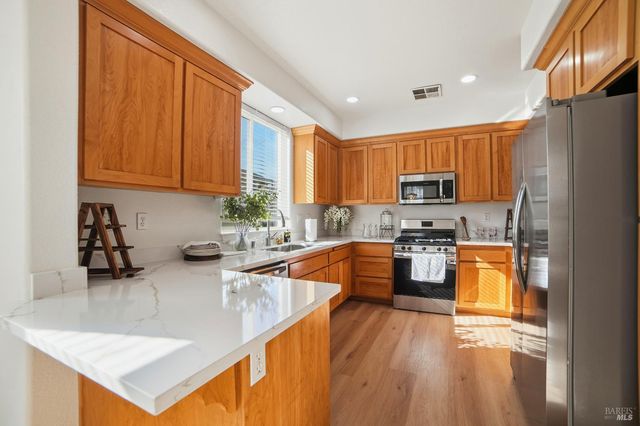 4077 Calloway Dr, Santa Rosa, CA 95409