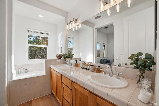 4077 Calloway Dr, Santa Rosa, CA 95409