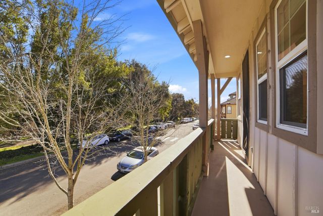 4077 Calloway Dr, Santa Rosa, CA 95409