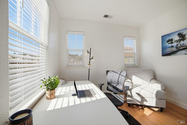 4077 Calloway Dr, Santa Rosa, CA 95409