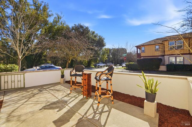 4077 Calloway Dr, Santa Rosa, CA 95409