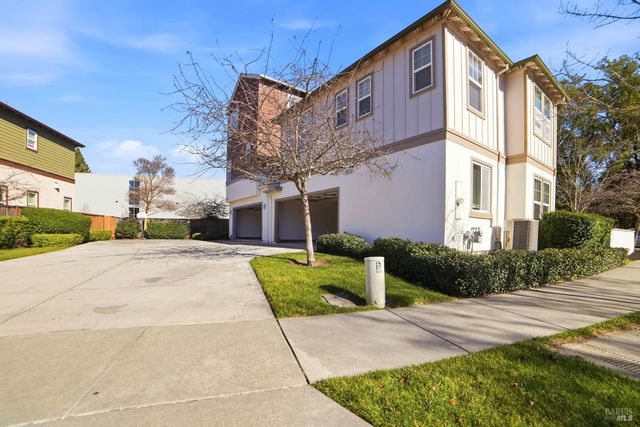 4077 Calloway Dr, Santa Rosa, CA 95409