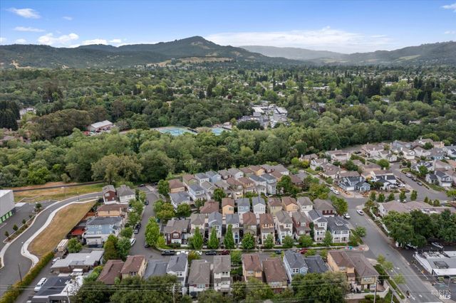 4077 Calloway Dr, Santa Rosa, CA 95409