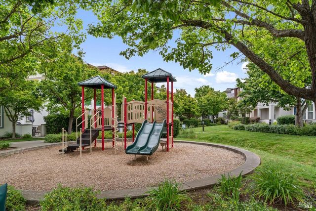 4077 Calloway Dr, Santa Rosa, CA 95409