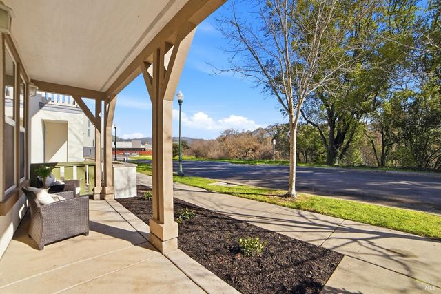 4077 Calloway Dr, Santa Rosa, CA 95409