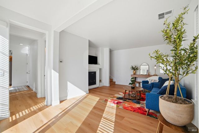 4077 Calloway Dr, Santa Rosa, CA 95409