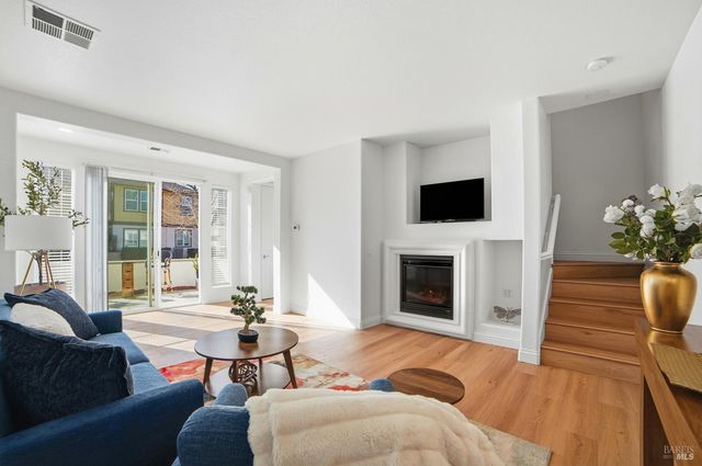 4077 Calloway Dr, Santa Rosa, CA 95409