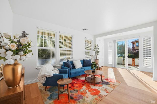 4077 Calloway Dr, Santa Rosa, CA 95409