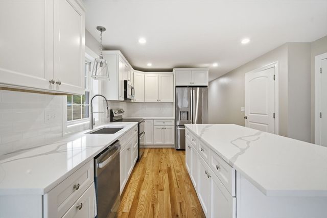 23 High Bluff Rd, Belchertown, MA 01007