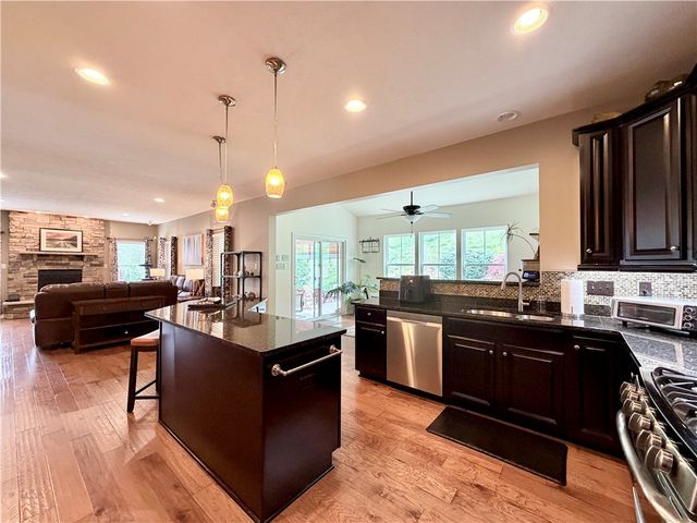 222 Overlook Dr, Peters Twp, PA 15317