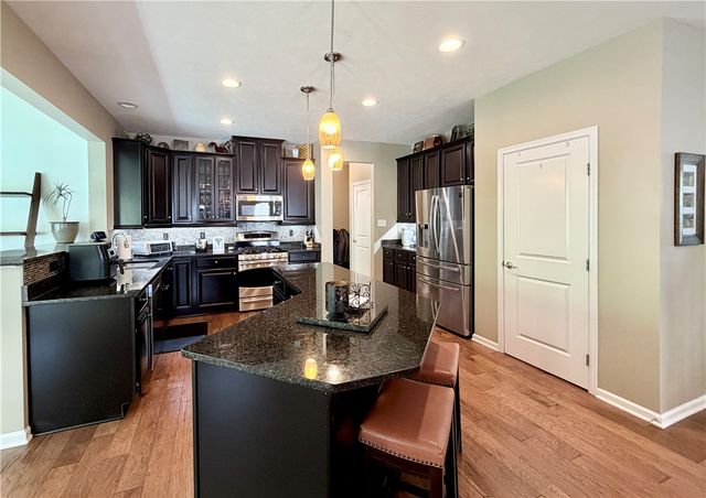 222 Overlook Dr, Peters Twp, PA 15317