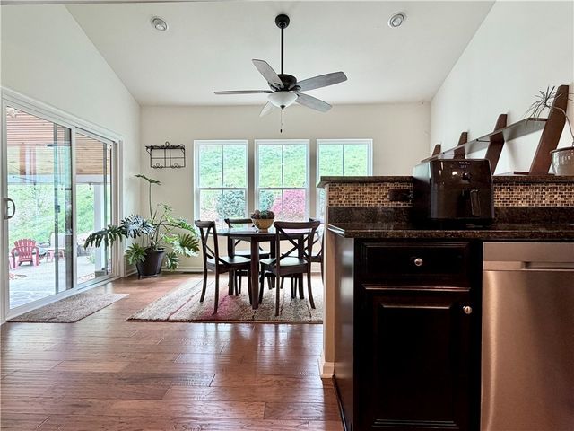 222 Overlook Dr, Peters Twp, PA 15317