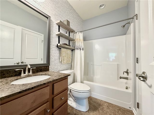 222 Overlook Dr, Peters Twp, PA 15317