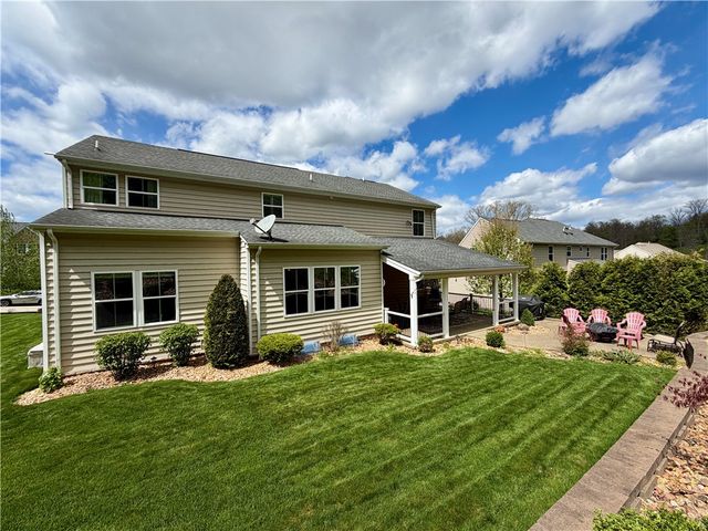 222 Overlook Dr, Peters Twp, PA 15317