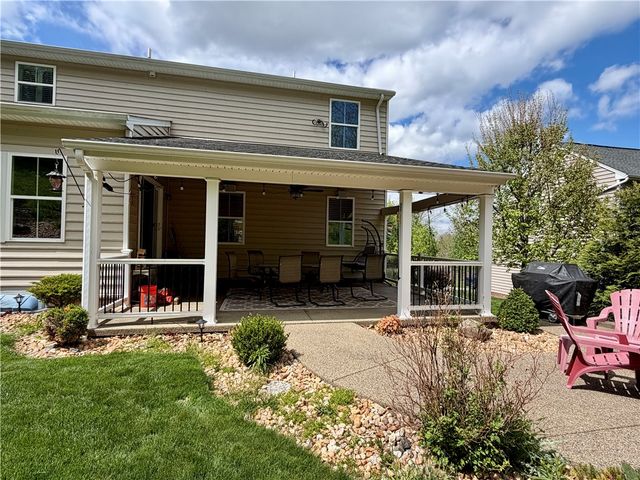 222 Overlook Dr, Peters Twp, PA 15317