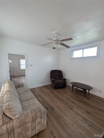 225 E Arlee Avenue, St Louis, MO 63125