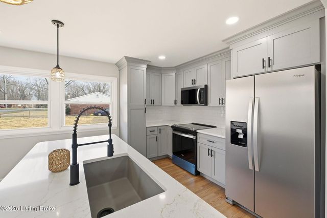 6209 Dart Dr, Louisville, KY 40291