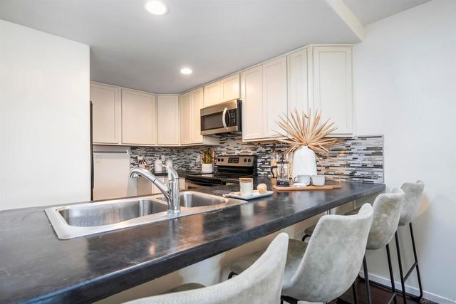 1209 Hueneme St 5, San Diego, CA 92110